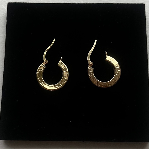 NWT 18k gold hoop snap closure earrings - Picture 6 of 17